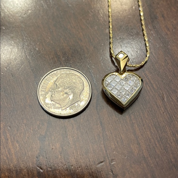 18K Gold Heart Pendant With 22 Diamonds - Picture 12 of 12